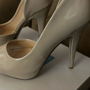 Beige Patent Leather Stilettos🤎